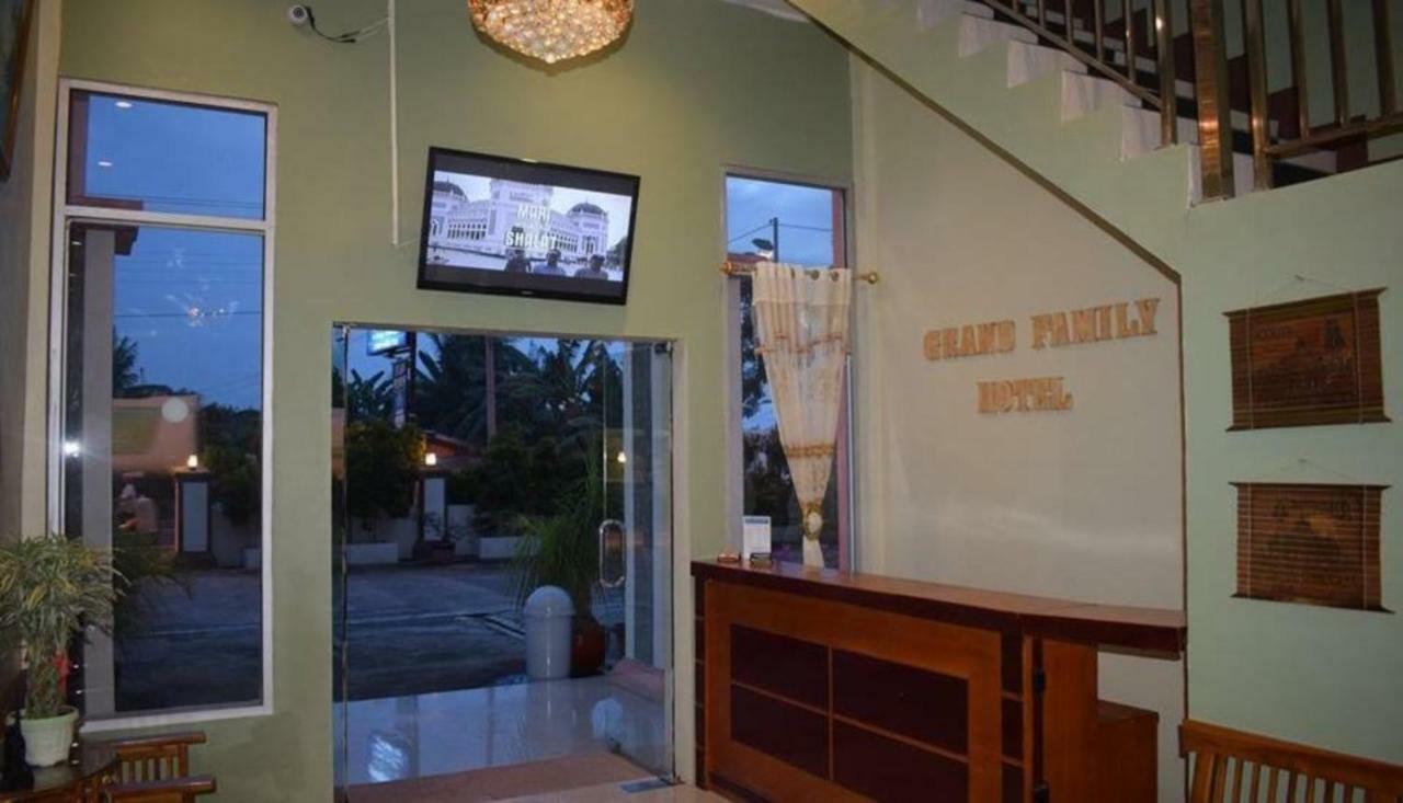 Hotel Grand Family Sungairampah Екстер'єр фото
