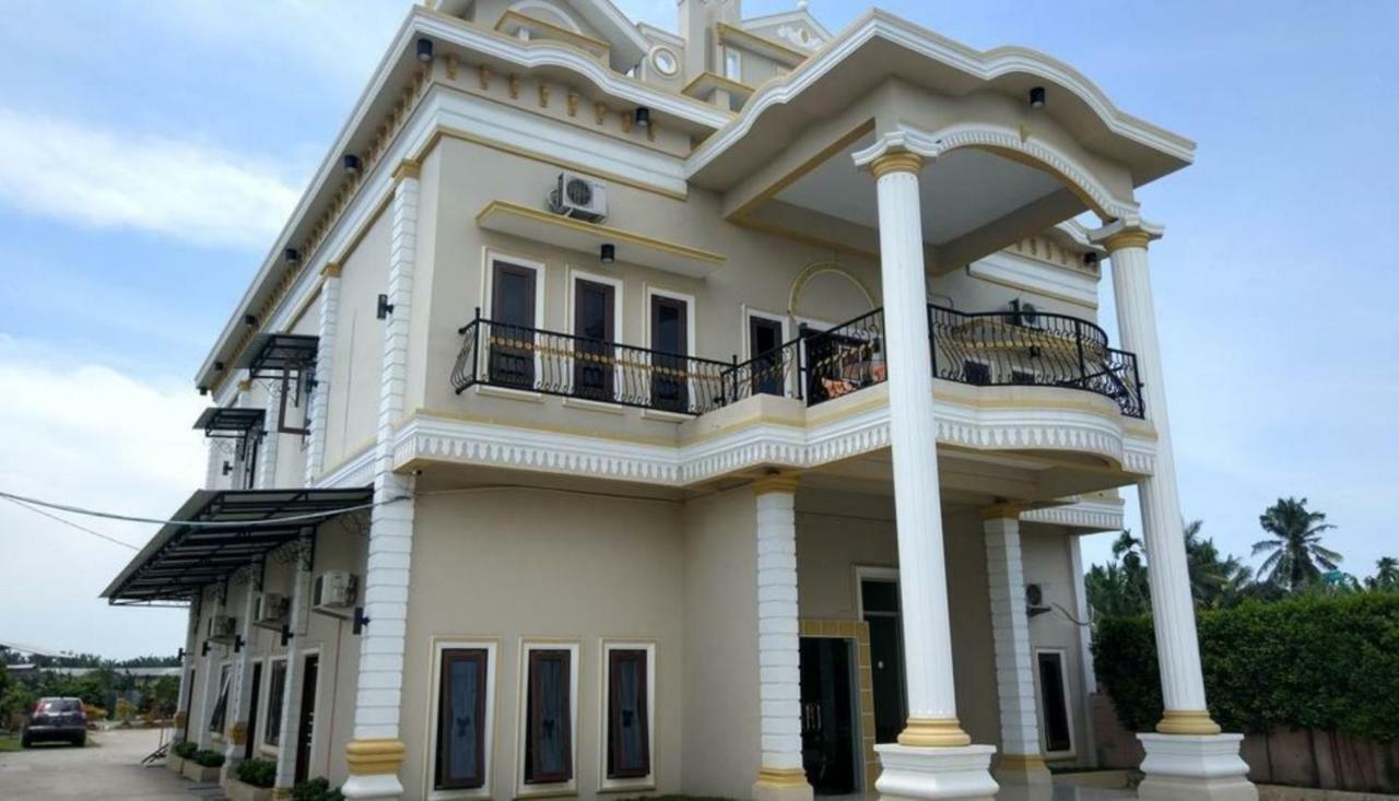 Hotel Grand Family Sungairampah Екстер'єр фото